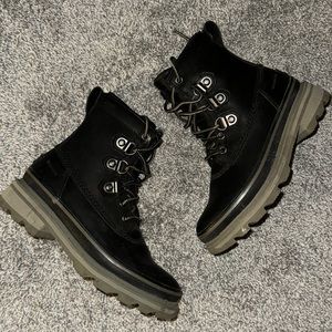 sorel lennox street boots sz 5.5